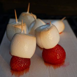 Sommer Dessert Marshmallow-Erdbeeren