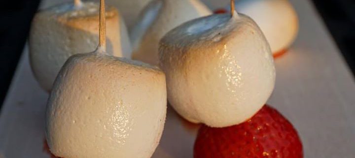 Sommer Dessert Marshmallow-Erdbeeren