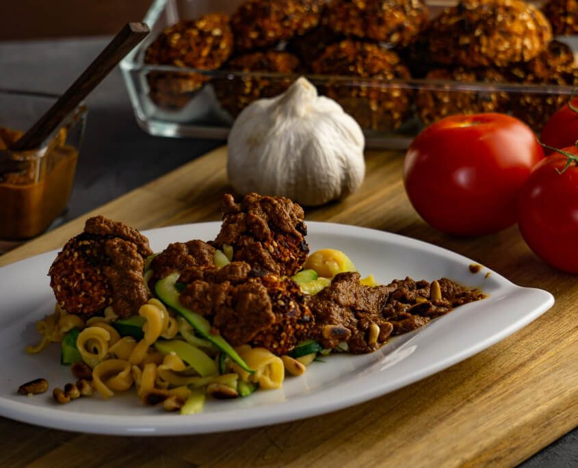 Vegane Hackbällchen mit Nudeln Vegane Hackbällchen mit Nudeln