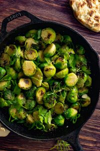 Knuspriger Rosenkohl aus der Pfanne